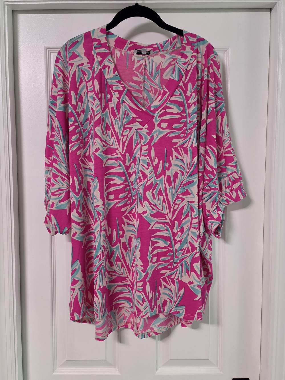 White Birch Pink & Aqua Leaf-Print V-Neck Tunic Top, 2X